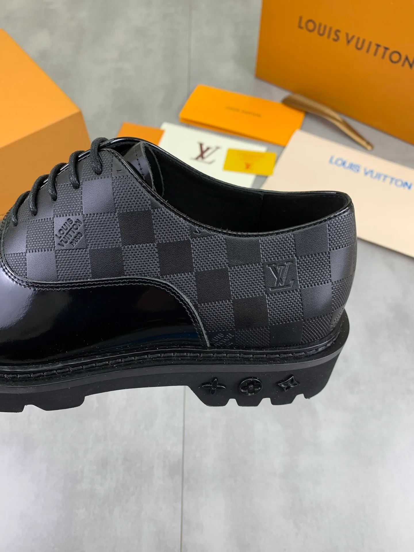 Factory price P820 💎💎💎Top version LOUIS VUITTON [Louis Vuitton] - LV men's business casual leather shoes, luxurious and noble 👞All imported original cowhide, just to create a more comfortable wearing experience, upper: original high-end calfskin➕Imported soft cowhide lining, original lightweight foam outsole✔️Color: 3️⃣colors available Size: 39-44 (38.45 46 can be customized (non-returnable)